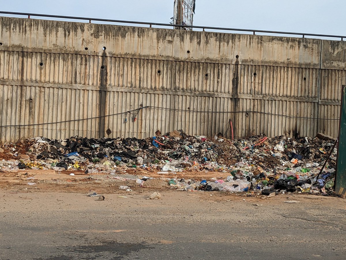 harshitha04680's tweet photo. @krishnabgowda can u pls help change the main road fate of Chikkajala?Garbage piled up since more than year n our panchayat leaders are too busy to even look at though they same pass through it everyday. Whenever rains comes, whole garbage is on road nd it smells like a shit hole https://t.co/Ccy6tv7gb7