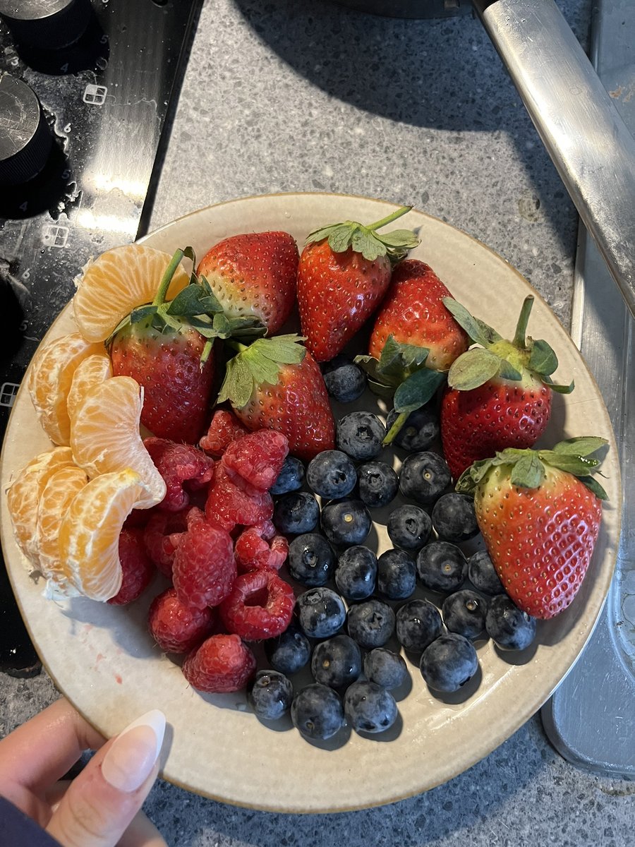 In early summer, we harvested delicious fruit, harvested beautiful scenery, also harvested a lot of fun, but also harvested a kind of enjoyment of beauty.