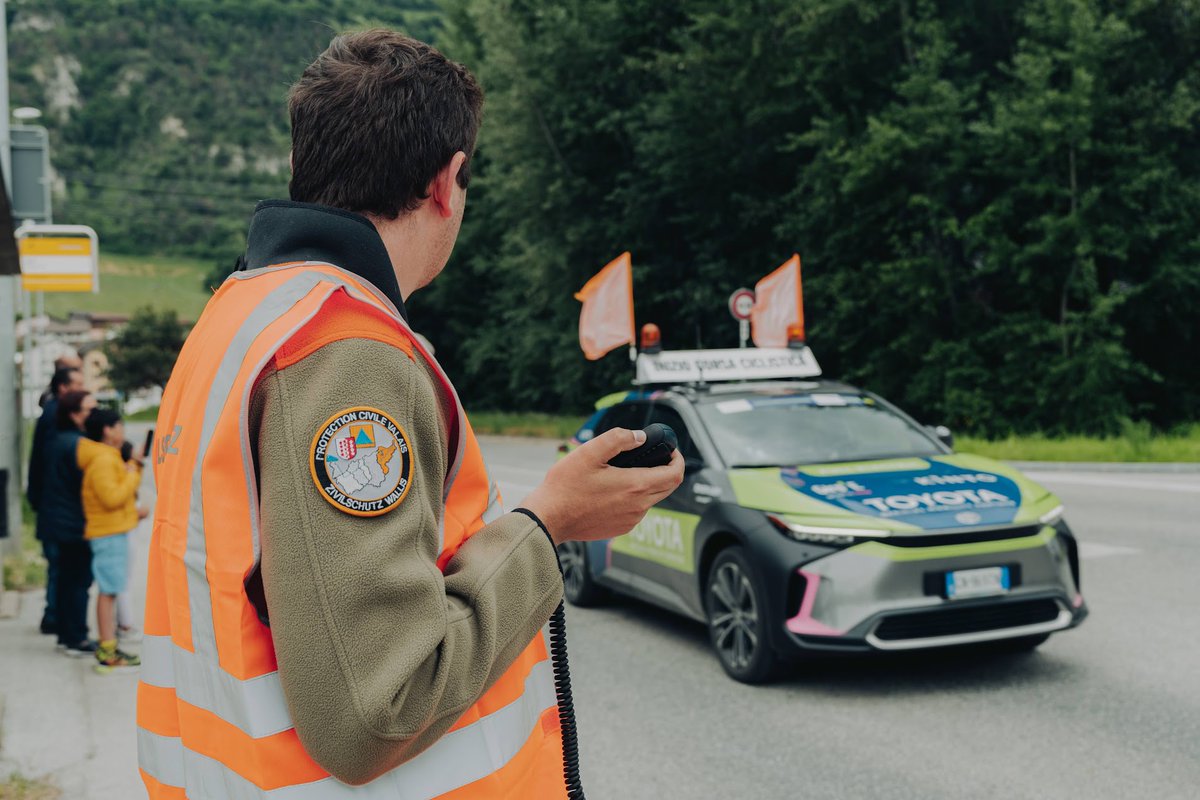 PCiVS's tweet photo. La protection civile Valais était présente pour le Giro d'Italia 2023 lors de son passage en Valais.
Zivilschutz Wallis war für den Giro d'Italia 2023 bei dessen Durchreise durch das Wallis präsent. https://t.co/fp3Kstg2N5