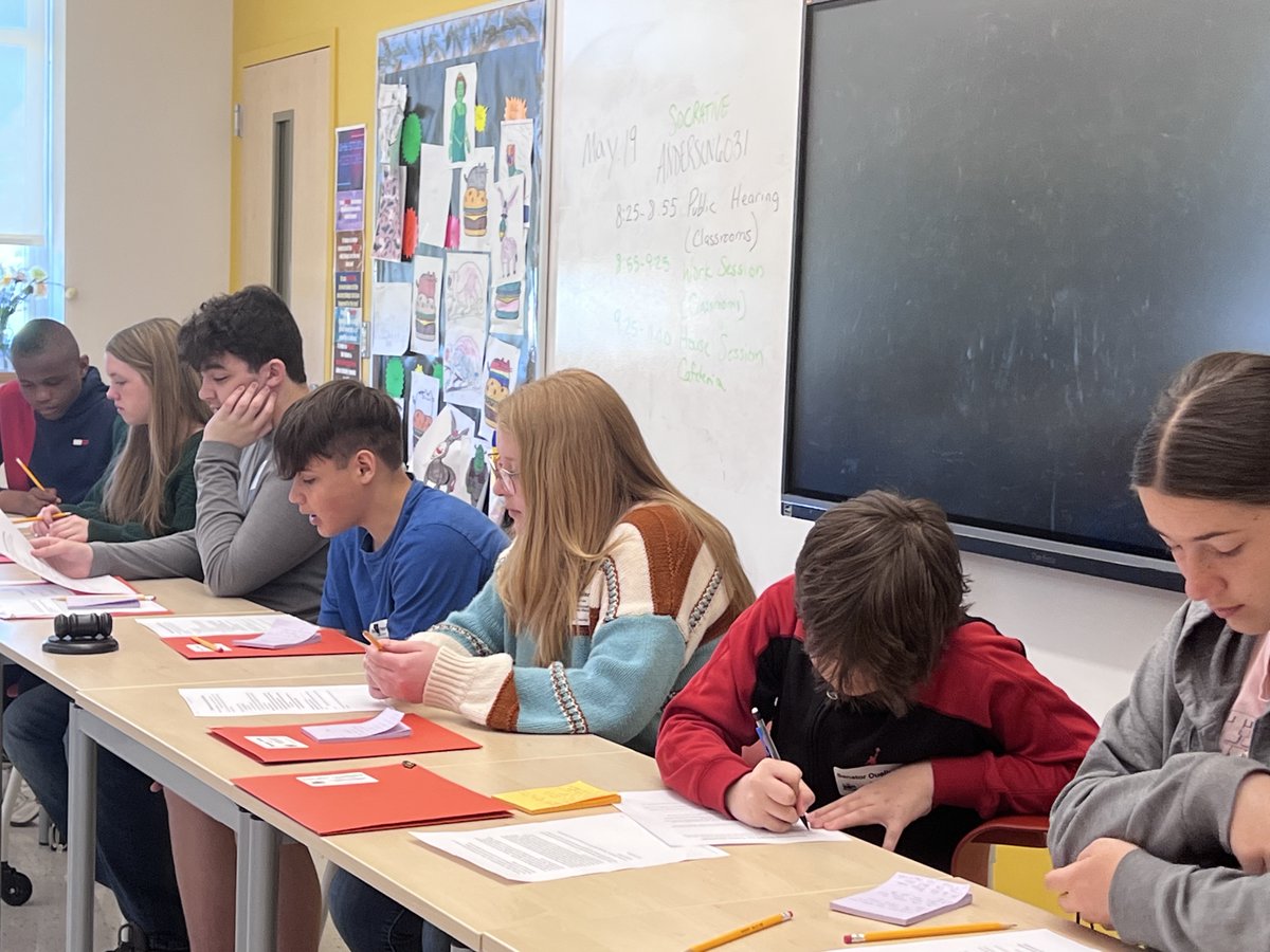 HollyBlair_Dr's tweet image. Maine's Positive Story of the Day ~ Caribou Community School ~8th grade students at Caribou Community School participated in a Mock Legislative Day.  wagmtv.com/2023/05/23/hou…
@caryolson5 @SenatorCollins @EdLeadersMaine @caribouteacher  @NASSP