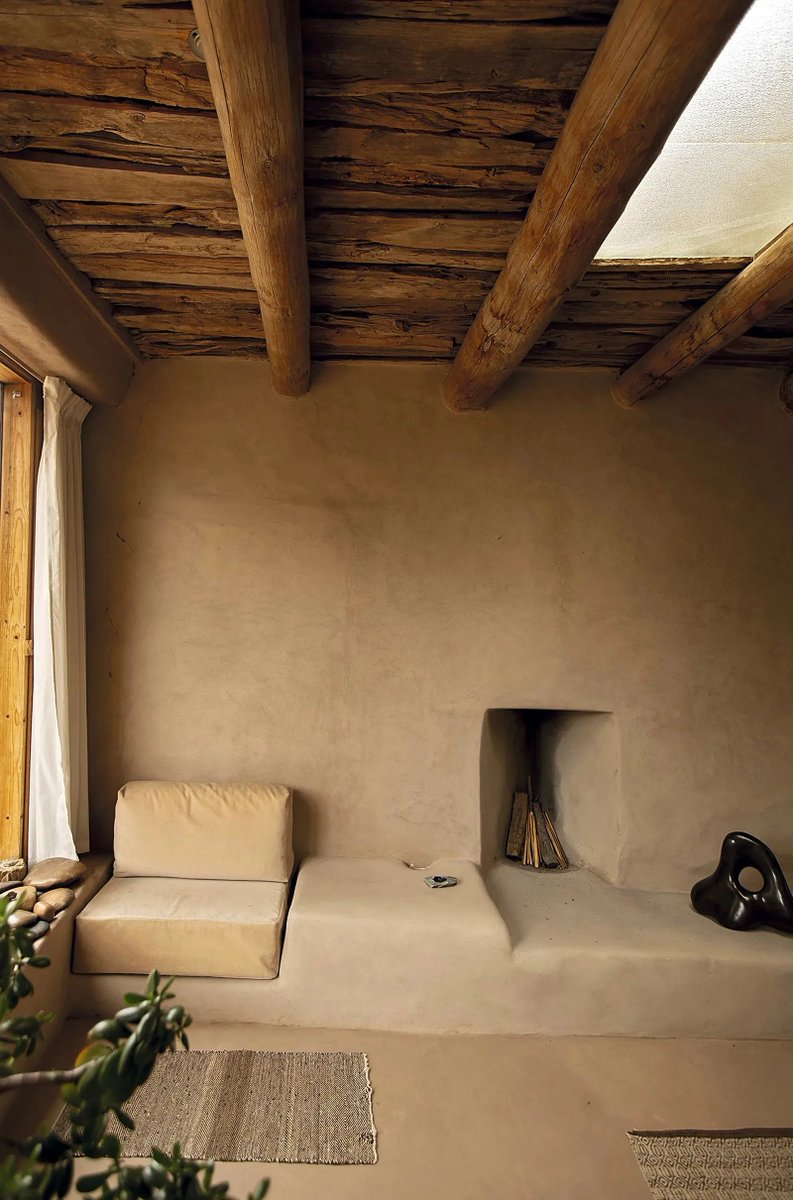 maigosia's tweet photo. georgia o’keeffe home studio in abiquiú, new mexico

“i can’t live any other way. my house in abiquiú is pretty empty; only what I need is in it. i like walls empty.” https://t.co/fVDiGTEdig