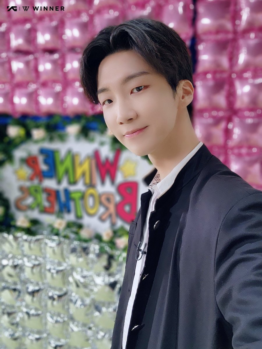 innercircleww's tweet photo. [WV] 230517 WINNER Weverse Media HOONY

WINNER Brothers Ep.7 Behind💙

Cheer here:
🔗 https://t.co/yZkIv24zrx

#HOONY #이승훈 @official_hoony_  
#WINNER #위너 @yg_winnercity @yginnercircle https://t.co/pHGPjlvoxX