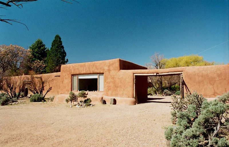 maigosia's tweet photo. georgia o’keeffe home studio in abiquiú, new mexico

“i can’t live any other way. my house in abiquiú is pretty empty; only what I need is in it. i like walls empty.” https://t.co/fVDiGTEdig