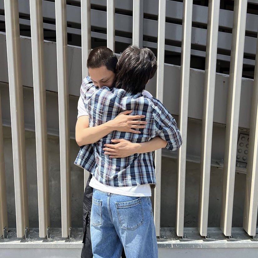 From sending Jongin a video message for his fanmeeting, helping Jongin cut and shave his hair to giving him the biggest hug ever before sending him off, Junmyeon was really with Jongin every step of the way and did every thing an older brother/father figure would do for him 🥺😭