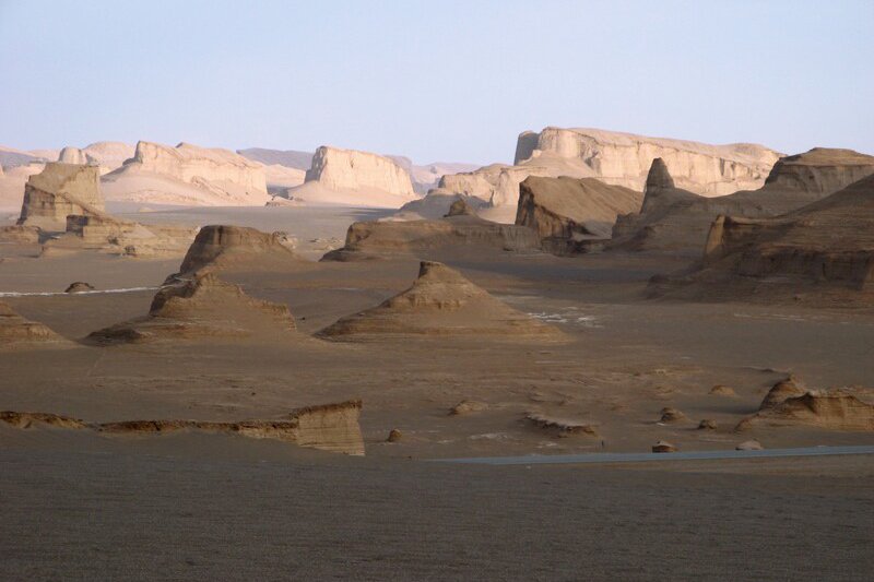 AllOverTheMapYT's tweet image. The hottest place on Earth isn't Death Valley, but the Lut Desert in Iran 🇮🇷  ! With temperatures soaring up to a scorching 159.3°F (70.7°C), it takes the crown as the planet's hottest spot.  #GeographyTrivia #HeatWave #FunFacts