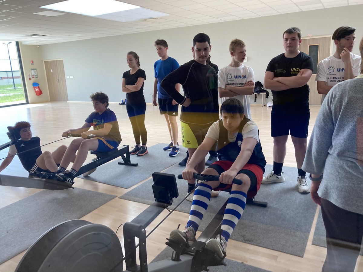 Challenge sportif des jeunes lycéens du mercredi 17 mai à Montdidier.
30 AS - 90 équipes - 450 élèves - 146 organisateurs.
La millionième licenciée UNSS du LP de Ham récompensée par le Directeur National @giraultolivier1.
Une journée riche.
RDV en 2024.
<a href="/hautsdefrance/">Région Hauts-de-France</a> 
<a href="/unss/">UNSS_National</a>