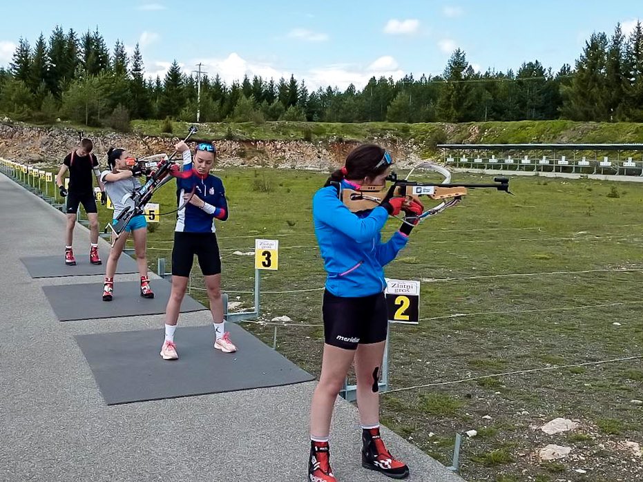 b_srbijr's tweet photo. Vezbe koncentracije i preciznosti 🎯

Nije lako pogoditi metu na 50m udaljenosti posle trčanja na roler skijama 🛼🎯

#biathlonserbia #biathlonlove #biathlonlife #biathlonfamily #biathlonworld #biathlonteam https://t.co/LoqPlXXw20