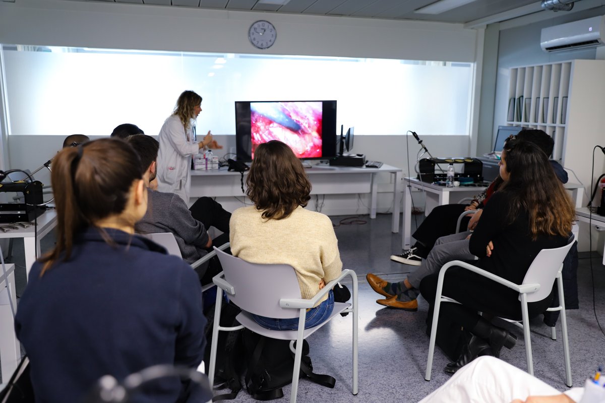hgermanstrias's tweet photo. 🆕 L'#hgermanstrias posa en marxa una àrea per a la formació en simulació i pràctica d'habilitats dels seus professionals

👩‍⚕️ Permet reproduir, per al seu aprenentatge i entrenament, molts procediments mèdics, quirúrgics i d’infermeria

ℹ️  https://t.co/bAaEK6JiPe https://t.co/FKHAL08MCi
