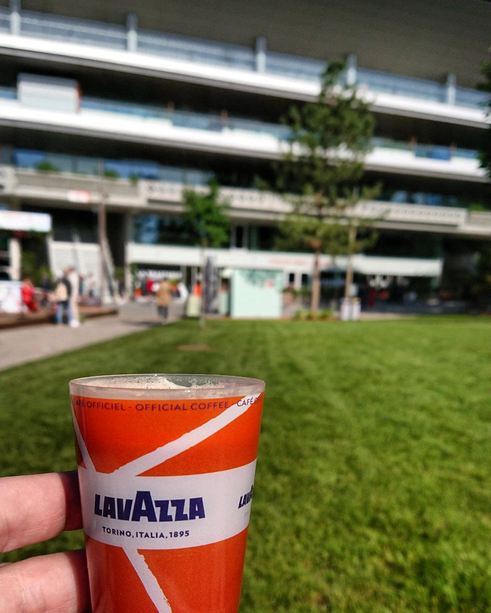 MarcoMartins85's tweet photo. Dia 2 em Roland-Garros.. Café.. Sol.. Bronzear.. 😊 ! #MarcoMartins #SerJornalista #RolandGarros #Ténis #Sol #Paris #Café #RG #Bronzear https://t.co/gnFmNdvRy3