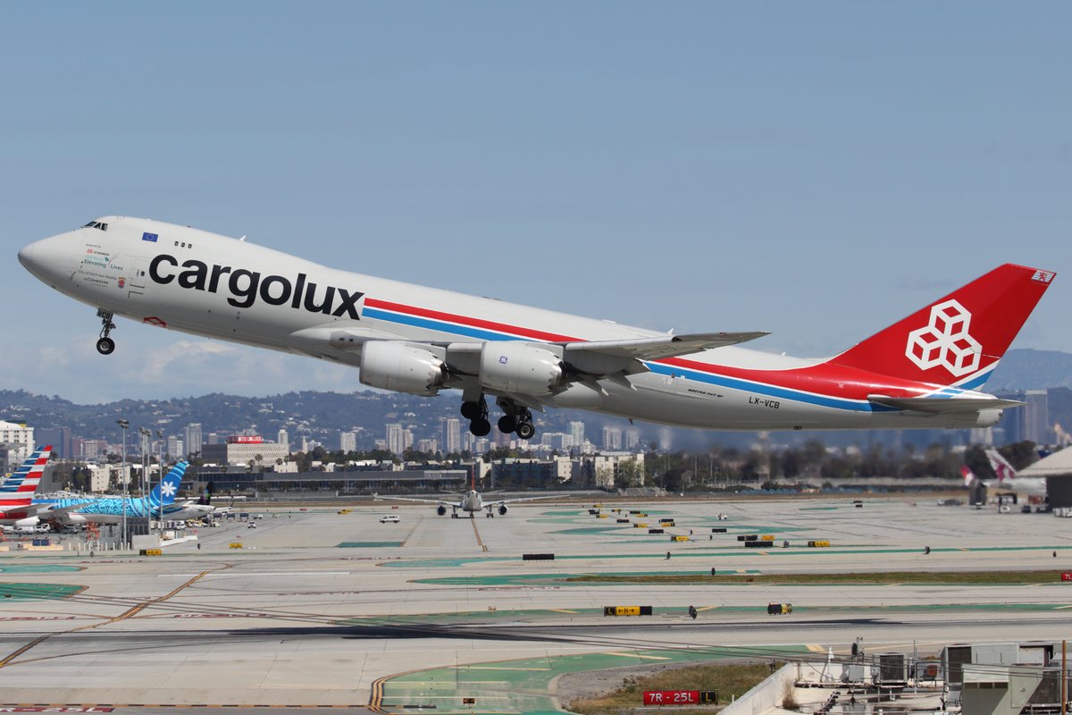 Another Cargolux 747 suffers landing gear EMERGENCY: hubs.ly/Q01Q_B-y0

📸Aviation Image Network/Noah Gregory

#Avgeek #Cargolux #Aviation #Flying #AirCargo #AirSafety #Boeing747 #Jumbo #Luxembourg