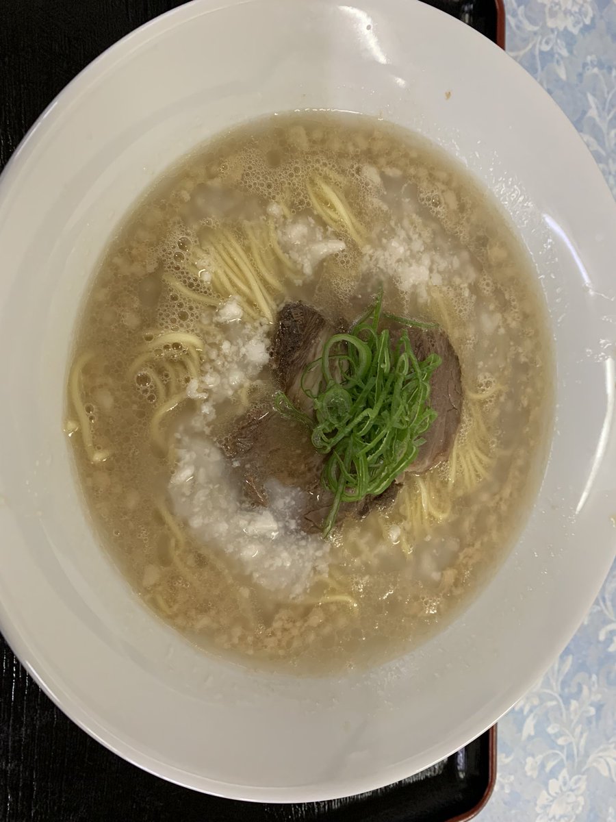 麺屋 誉@佐久市猿久保
すぐ近くの大繁盛店に隠れた名店
佐久では意外と少ない淡麗系
レギュラーメニューも秀逸ながら今回は限定の背脂中華
滋味溢れるスープに甘い背脂が美味しい
細麺はパツッとした歯ごたえ
焼豚はホロホロで肉の旨味がらたっぷり