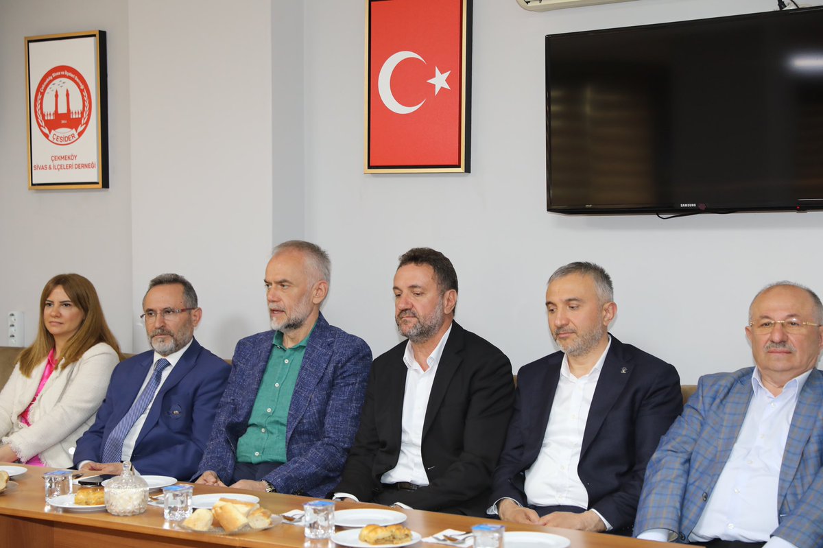 AhmettPoyraz's tweet photo. AK Parti Çekmeköy İlçe Başkanımız @akiniilhan ile Çekmeköy Sivas ve İlçeleri Kültür Derneği’ni ziyaret ederek 28 Mayıs’ta gerçekleşecek Cumhurbaşkanlığı seçimi 2. turu için istişarelerde bulunduk.

Dernek başkanı ve dernek yönetimine misafirperverliklerinden ötürü teşekkürler ediyorum.