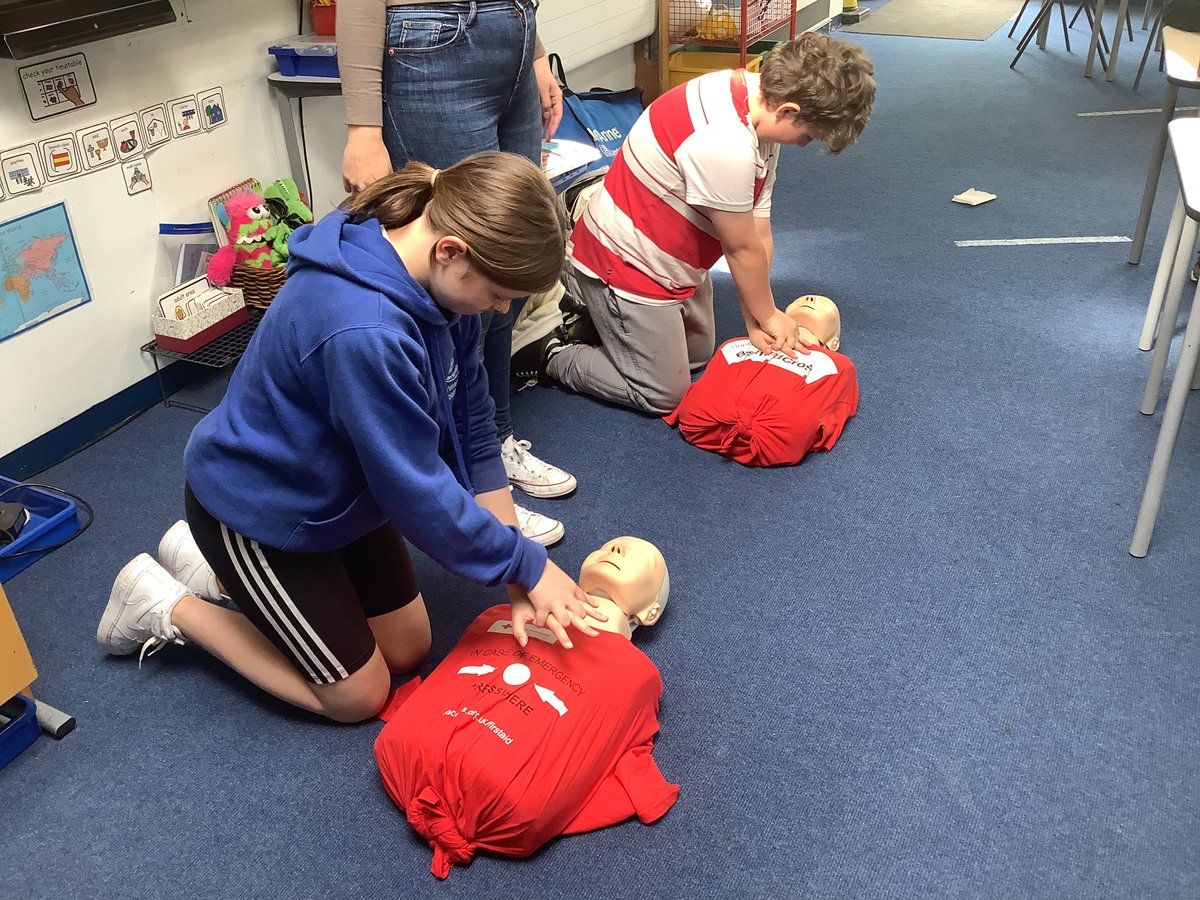 P7atCanalView's tweet photo. We learned about the recovery position and CPR with The Red Cross during #CVHealthWeek23 @CanalViewPSEdin #OnlyAtCanalView https://t.co/YCpNqXWQW6