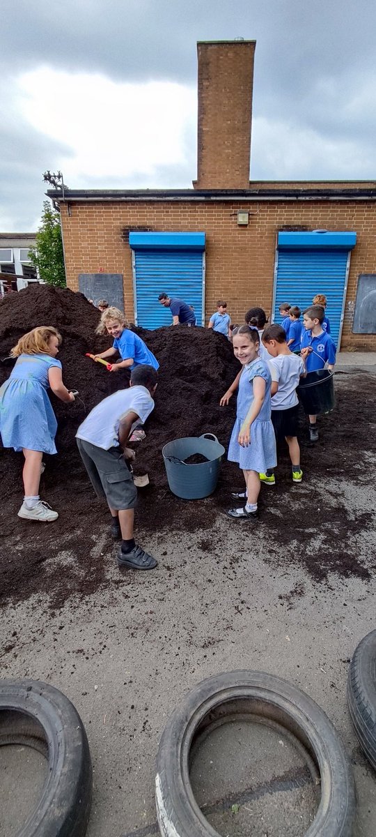 CoedGlas2027's tweet image. Day 1... We&apos;ve shifted a HUGE amount today! #teamworkmakesthedreamwork with @coedglas2028 

#schooltransition activities