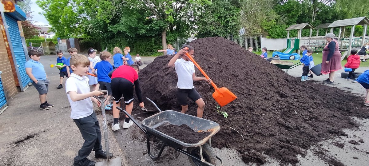 CoedGlas2027's tweet image. Day 1... We&apos;ve shifted a HUGE amount today! #teamworkmakesthedreamwork with @coedglas2028 

#schooltransition activities