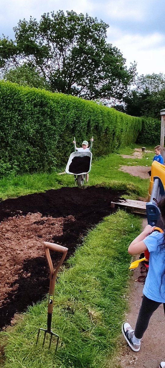 CoedGlas2027's tweet image. Day 1... We&apos;ve shifted a HUGE amount today! #teamworkmakesthedreamwork with @coedglas2028 

#schooltransition activities