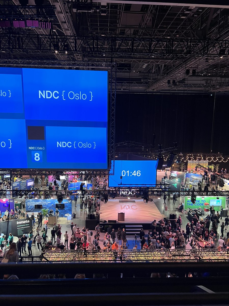 Ready to go, great seat for the first keynote #ndcoslo 

3 sessions here from @Xpiritbv