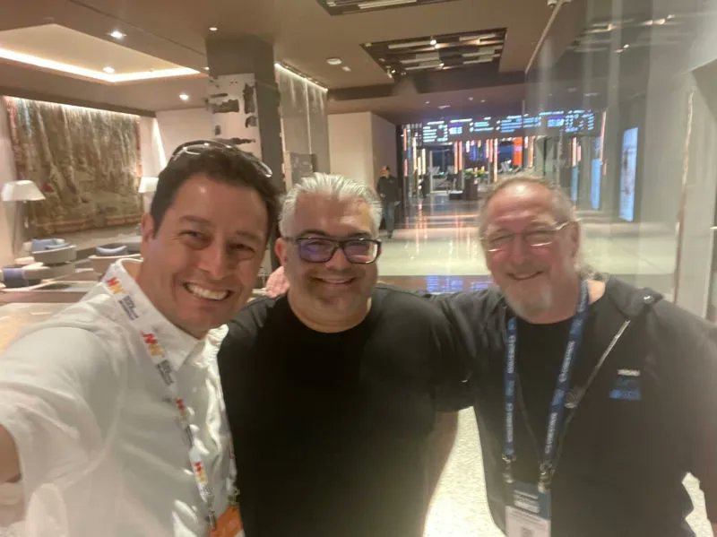 newwavewkspace's tweet photo. Our COO is hanging out with some uber cool #AVTweeps this week in Madrid ,  Viva Espana Viva Crestron https://t.co/YJLYsNMMPg