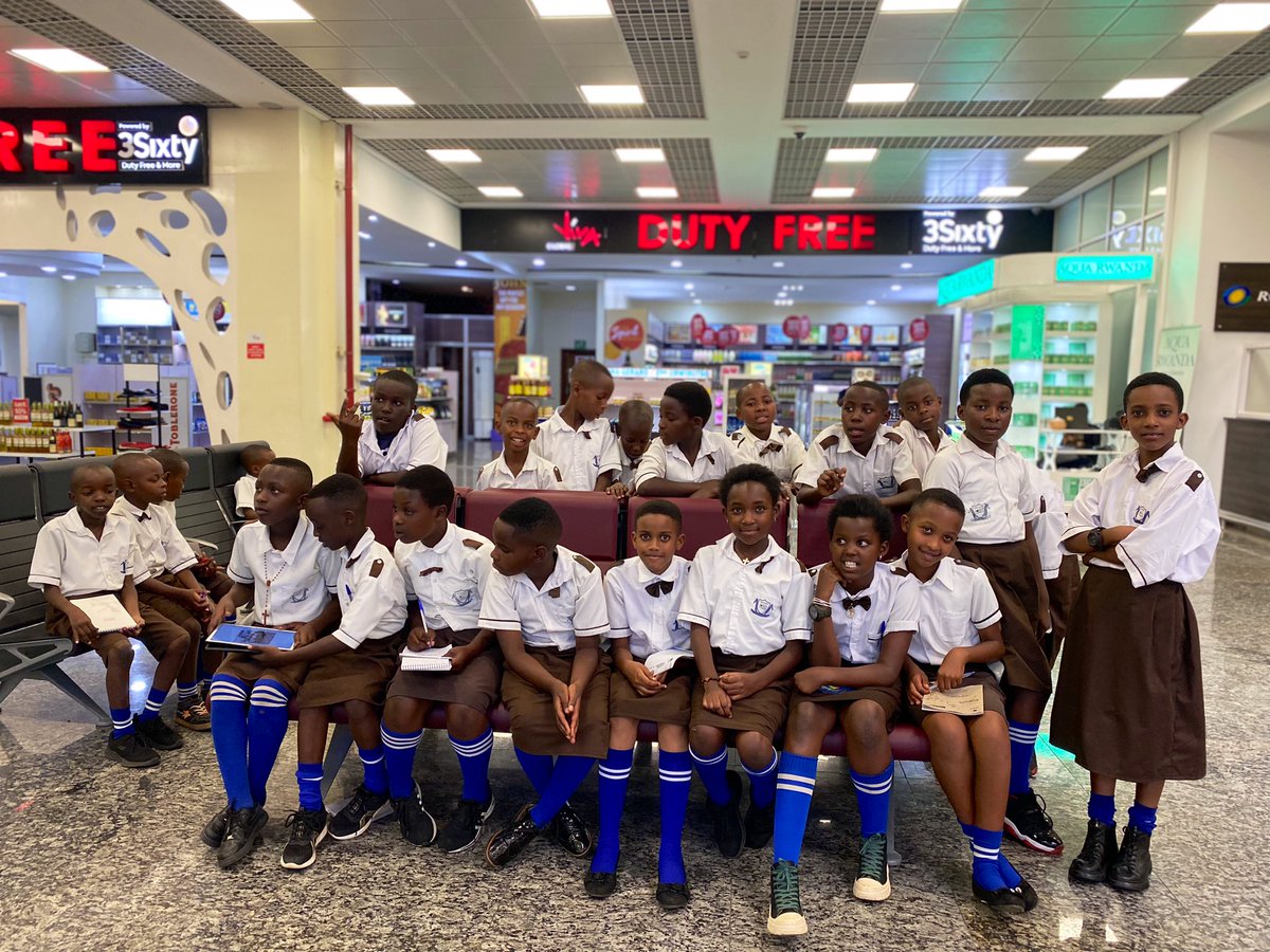 Yesterday, we welcomed at Kigali International Airport 57 enthusiastic primary students from Huye Sinapi School and 44 curious nursery students from @discoveryrwanda for an unforgettable study tour. #AviationEducation #InspiringYoungMinds