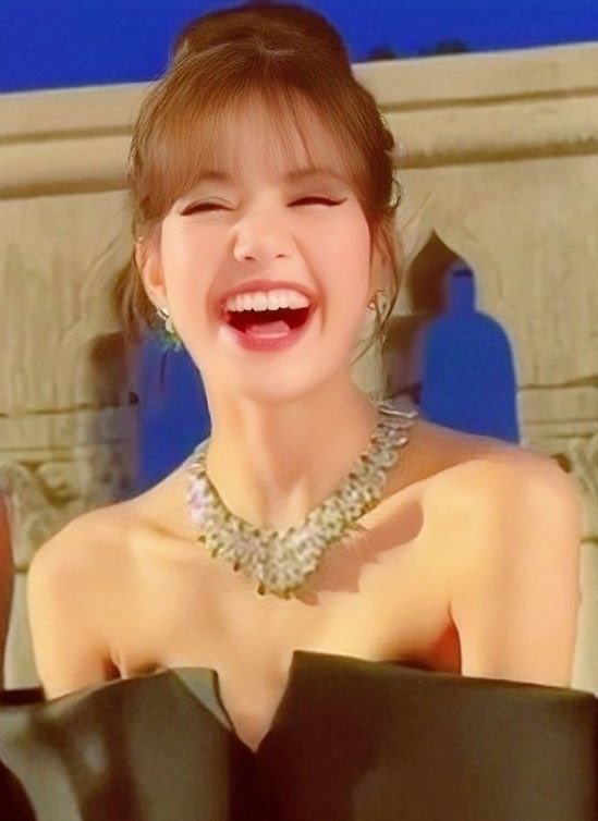 jessieX999's tweet photo. กว่า #LISA จะได้เป็น GBA ของแบรนด์ C  ต้องพิสูจน์ยอดขายอยู่นานเป็นปี ผู้บริหารที่ไหนเขาจะสุ่มสี่สุ่มแปดคว้าควันในอากาศ เอาแต่ยอดเทรนด์ไม่สนยอดขาย ถ้าอยากสนับสนุนคนของตัวเองขึ้นเป็น GBA อย่างภาคภูมิใจ กรุณาเสียเงินซื้อเสื้อหมวกกระเป๋าน้ำหอมนะคะ ดีกว่ามาแข่งยอดเทรนด์ เราตลกพวกคุณกันมานานละ ยอดเติบโต 90% ที่ยืนยันจากแบรนด์ มันเม็ดเงินนะไม่ใช่ยอดเทรนด์แท็กในทวิต 🙄
ปล. ส่วนที่เราเทรนด์กัน พวกเราแข่งกับตัวเอง ไม่ได้แข่งกับพวกคุณนะ เข้าใจใหม่