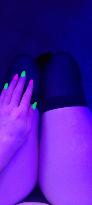 How cute are my nails? https://t.co/OoTp3ersJ6