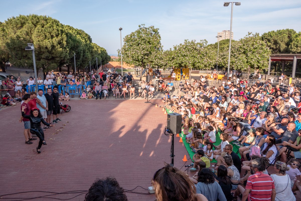 curtcirckit's tweet photo. Ei, recorda! Del 2 al 4 de juny, Montgat s'omple de circ🔜🎉🎪🤹🏻‍♀️🤸🏽

Si encara no ho has fet, marca-ho al teu calendari. ✍️🗓️ Ah, i no t’oblidis de compartir-ho amb els teus amics 👍🏽

#montgat #cultura #CurtCircKit #circ #circalcarrer #circcontemporani https://t.co/yXLybTRhLu