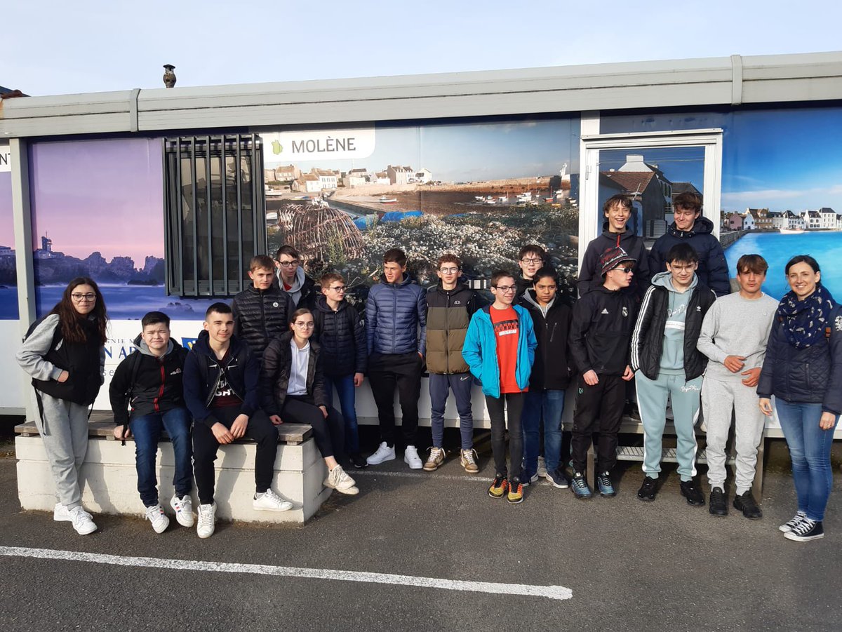 Départ ce matin d un groupe de 3èmes du lycée  Saint Joseph pour l île d Ouessant.