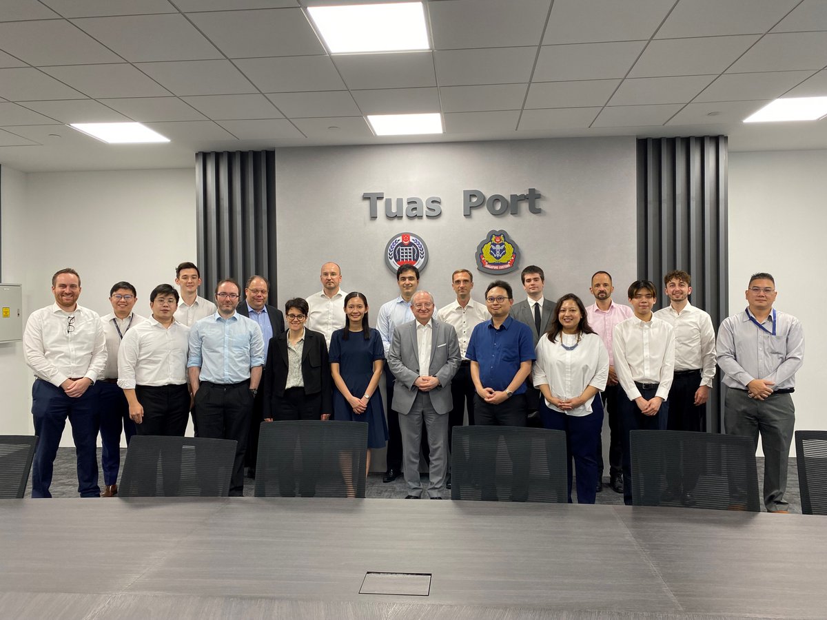 MTCR_Chair's tweet image. The #MTCR Chair and a delegation paid a visit to #Singapore  🇸🇬 on 22 May. A valuable opportunity to exchange on the relevance of transit and trans-shipment hubs regarding global efforts in #missile #nonproliferation.
