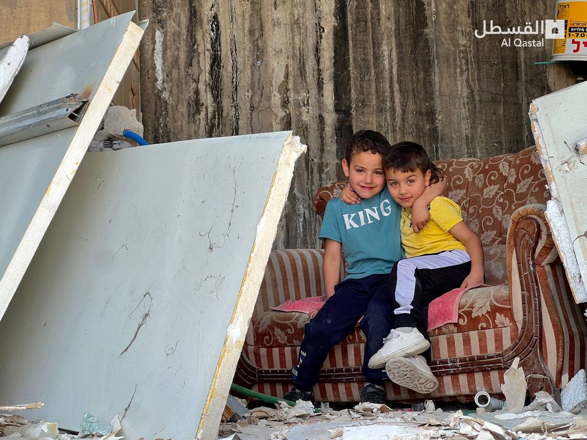 ChrisHu34451470's tweet image. These two Palestinian children are sitting on what remains of their home. Israeli Apartheid have forced their father to demolish their family house, in Silwan town. These children have been made deliberately homeless by the Israeli Apartheid colonial regime.