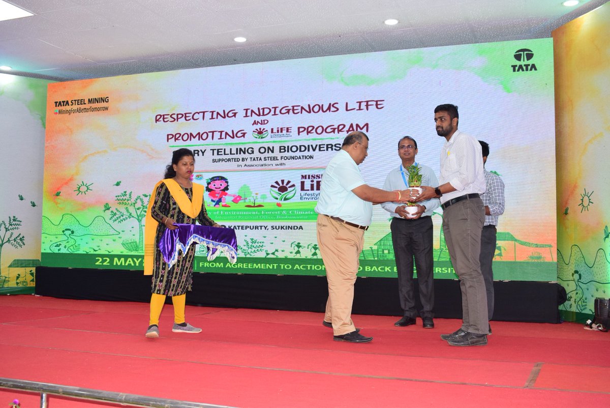 hardik_rahul's tweet photo. It's my pleasure to received an award from MD of Tata Steel and Mining Limited at Kaliapani , Sukinda on the eve of international day of biodiversity https://t.co/HbVeoOCrVc