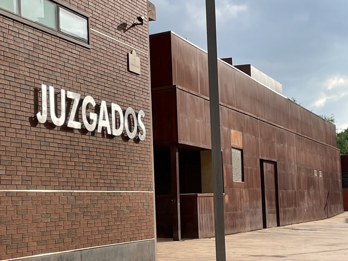 TechPenal's tweet photo. #ÚltimaHora! Hoy asistimos a un importante juicio en los juzgados de Alcalá de Henares. Un día importante para la justicia. Esperamos una sentencia justa, favorable a nuestro cliente. #Justicia #AlcaláDeHenares #PenalTech #fraudeidentidad #suplantacionidentidad https://t.co/xDERVqHiNI