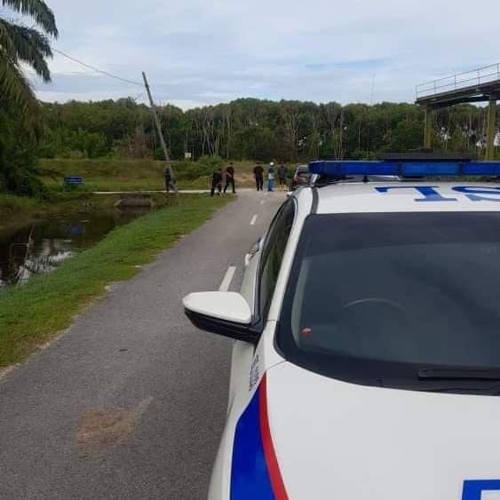 MySamudera's tweet photo. Kejam, Lelaki Tergamak Tikam, Toreh, Bakar Kekasih Hamil!

Selain memukul dan menoreh perut kekasihnya yang merupakan pelayan restoran itu, suspek juga dipercayai turut sempat membeli minyak petrol di stesen minyak untuk membakar mangsa.. https://t.co/H5kLa94zjY