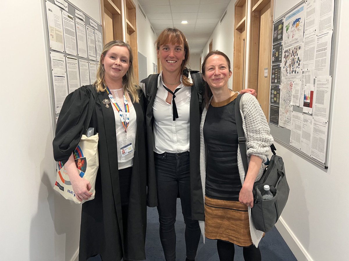 Congrats to ⁦@trishuphigh⁩ and ⁦@ChristmannTina⁩ for passing their DPhil (PhD) vivas yesterday, on forest restoration in India and Peru respectively. Extra special thanks to ⁦@marion_pfeifer⁩ for being examiner on both (7 hours in the same day!) …