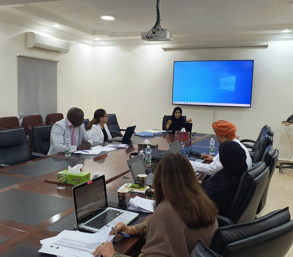 utas_rustaq's tweet photo. #زيارة 
قام فريق متابعة تنفيذ وتطوير البرنامج التأسيسي بالجامعة برئاسة د. نادية العيسائية بزيارة لكلية التربية بالرستاق وذلك ضمن زيارات الفريق لمتابعة تنفيذ البرنامج التأسيسي، والوقوف على سبل تطويره بما يحقق تجويد التعليم بالجامعة.
 #جامعة_التقنية_والعلوم_التطبيقية
 #آفاق_واسعة https://t.co/96Dcg0bcwP