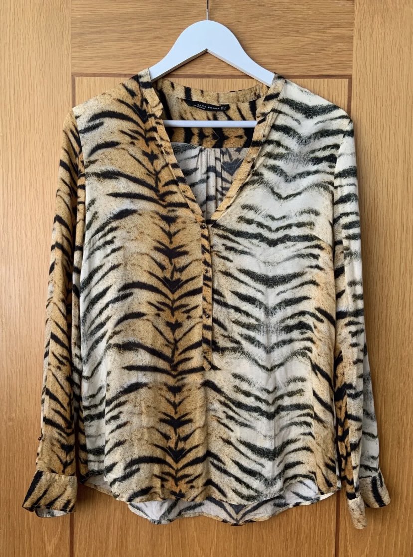 hellsbelles42's tweet photo. ZARA Tiger Animal Print Tunic Top Size M (UK 12) £18.95 Stunning ! Brown/Cream Mix Boho Blouse https://t.co/iDCp6vcbiK #zara #tiger #animalprint https://t.co/VJJRhhXLs5