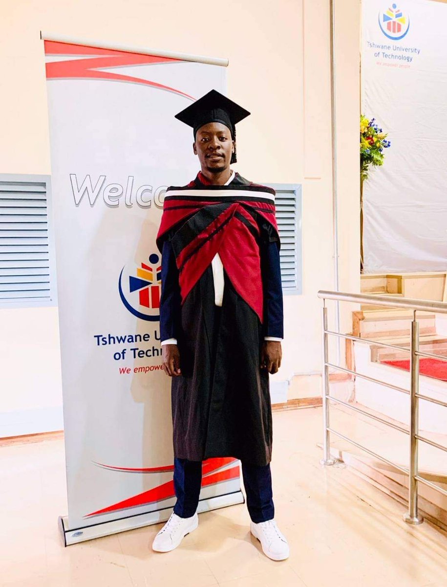 Bua_News's tweet image. Congratulations to🥳 Cabanga Maluleka. Who received his Post Graduate Diploma in Public Affairs.

#foreveryenagraduate
#futurereadygraduate
#TUTAlumni