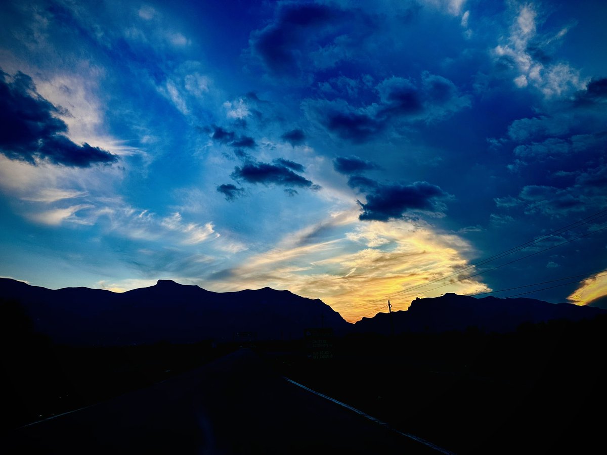 Olvidamos subir el impresionante atardecer mágico de ayer martes!
Para Ustedes con amor 💛💙 <a href="/TigresOficial/">Club Tigres 🐯</a> #AtardecerTigre #BustamantePuebloMágico <a href="/secturNL/">Secretaría de Turismo de Nuevo León</a> <a href="/samuel_garcias/">Samuel García</a>