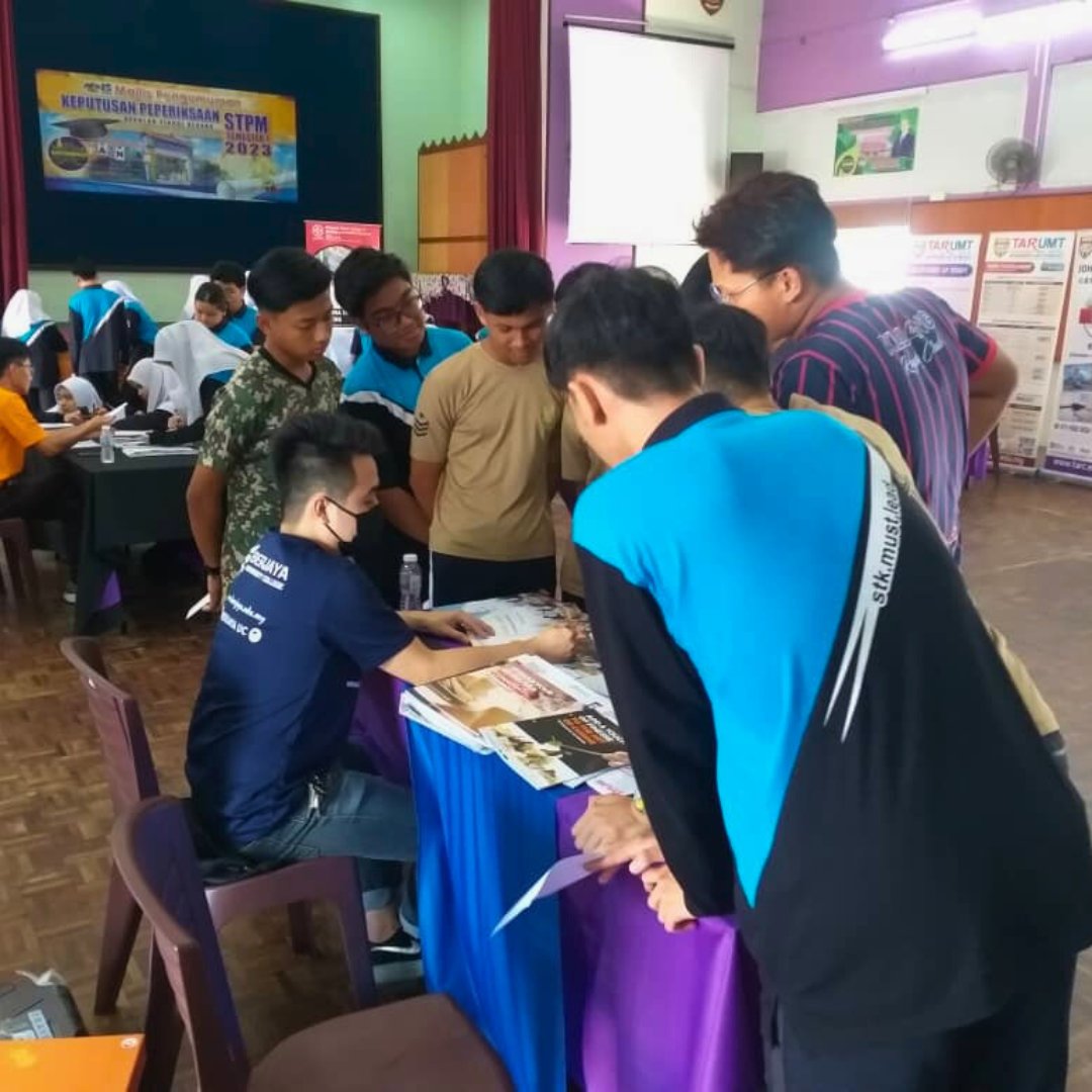 Exciting news! Berjaya University College is now at SMK Tinggi Kluang! 🎓 Come and discover how you can shape your future with our comprehensive range of programmes!