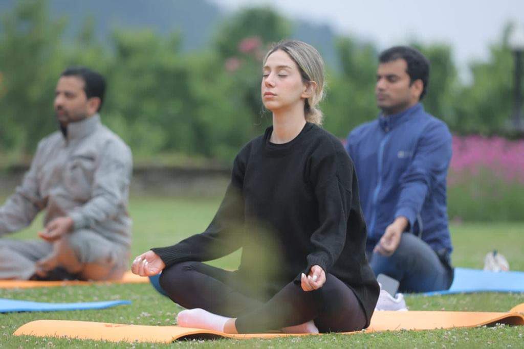 Hello @RanaAyyub . Hello @khanumarfa . G20 delegates doing yoga in Kashmir Yoga is the part of our indian culture and civilisation. Retweet it .