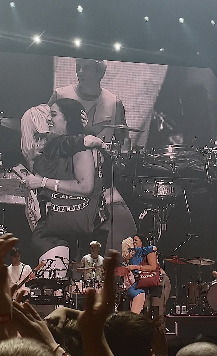 Jerée⁷ ||| sang with her ult bias tweet media