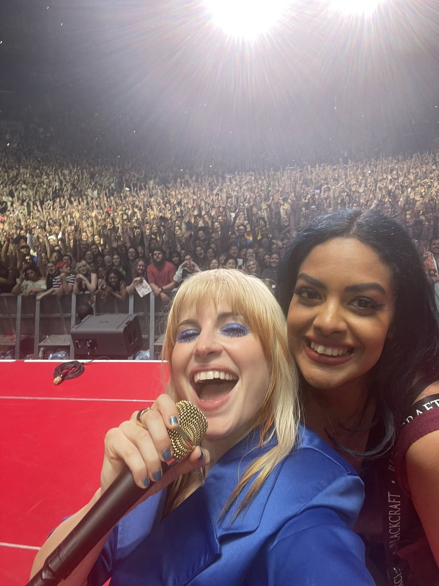 Jerée⁷ ||| sang with her ult bias tweet media