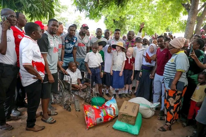 Inafikirisha sana😭😭 Hivi kwa ukubwa alio nao simba ni wakupeleka msaada kam huu au ni kuwa dhihaki wenye shida daah