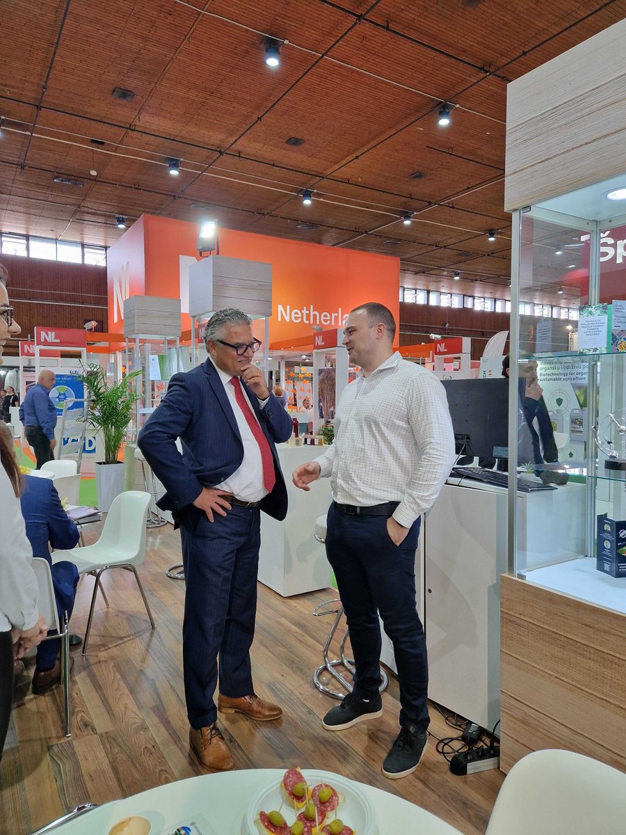 DynaCrop tweet media