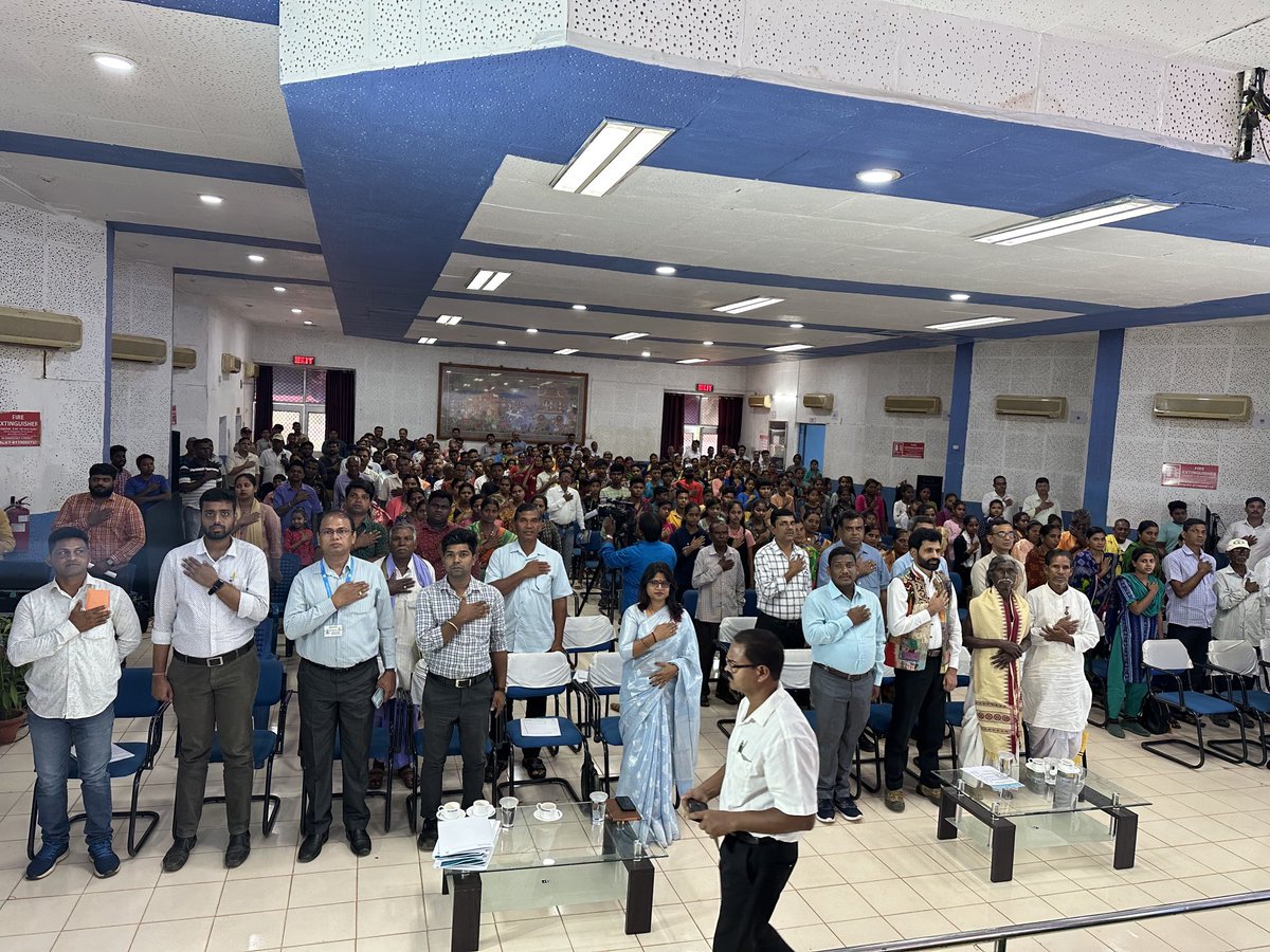 arta_mishra's tweet photo. Speaking on the International Day for Biodiversity on Mission Life: Lifestyle for Environment. Mr Pankaj Satija, MD , Tata Mines , Padmashree Haldhar Nag , Padmashree Daitari Naik and delegates from NGOs, FPC members and School Children were present in the occasion. https://t.co/n0p3voFA8d