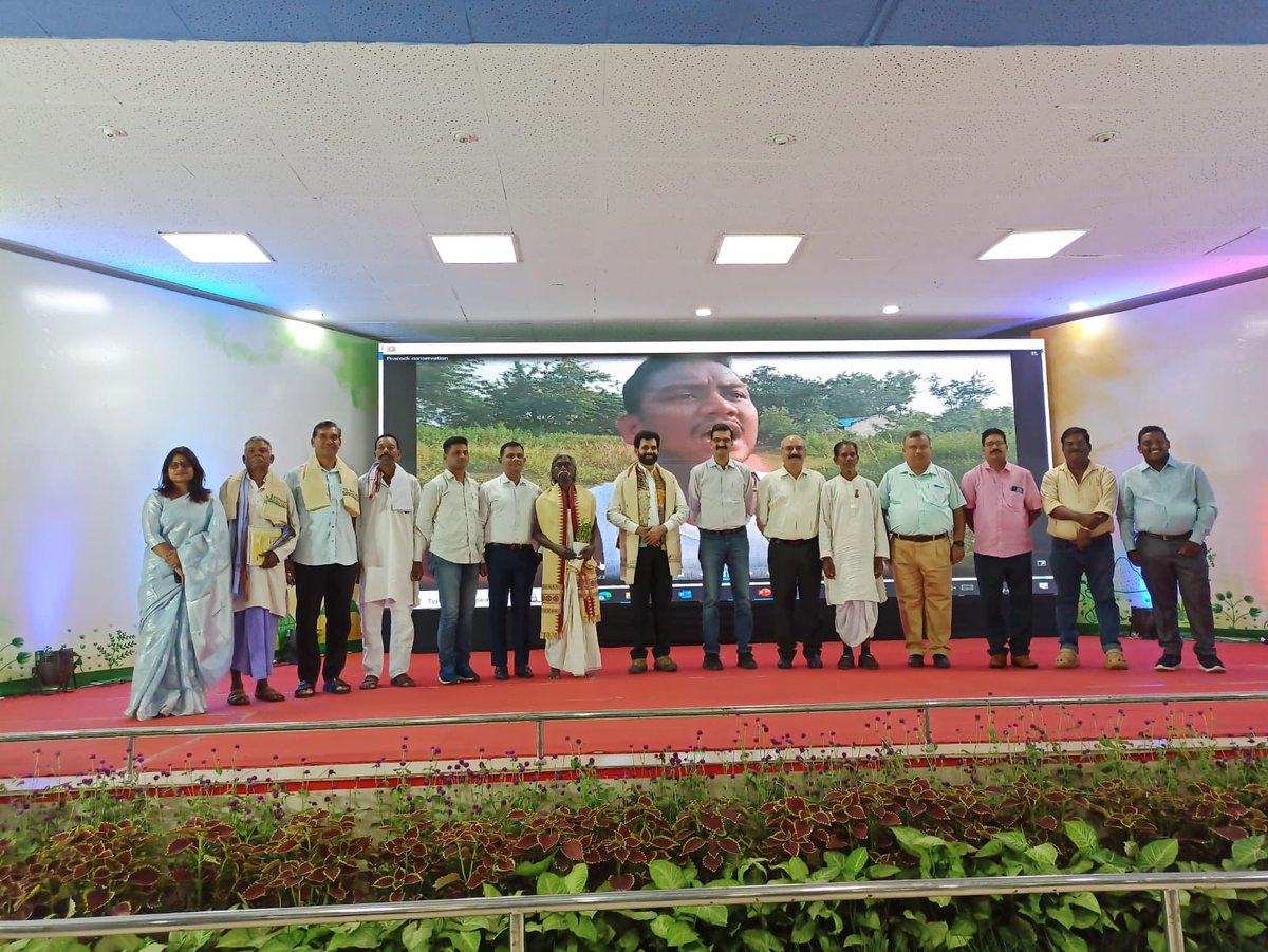 arta_mishra's tweet photo. Speaking on the International Day for Biodiversity on Mission Life: Lifestyle for Environment. Mr Pankaj Satija, MD , Tata Mines , Padmashree Haldhar Nag , Padmashree Daitari Naik and delegates from NGOs, FPC members and School Children were present in the occasion. https://t.co/n0p3voFA8d