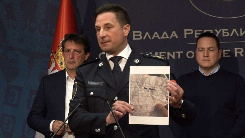 NikolaLaki3's tweet photo. Vučić i Brnabić obećali su roditeljima dece iz Ribnikara da će smeniti osobu koja je u javnost pustila spisak djaka, koje je ubica planirao da ubije.

Veselin Milić koji je objavio taj spisak, ne da nije smenjen, već je juče postavljen za načelnika BG policije!

Bravo kreteni! https://t.co/N2xtjH0e6L