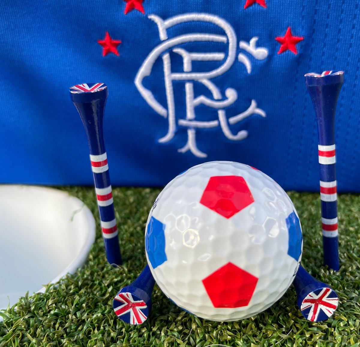 UnionJackTees's tweet photo. LETS GO #RANGERSFC 🇬🇧

WHO WILL BE SUPPORTING RANGERS TONIGHT ⚽️

#rangersfc #RangersFC #rangers #rfc #golf #golftwitter #golfcourse #golfers #golftalk https://t.co/S3Z4ehSAxQ