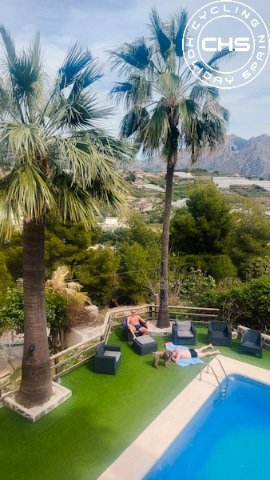 How about that for relaxing after a hard day in the mountains
Chillax by the pool with views over the magnificent Sierra Bernia.
A cold freshly squeezed juice, and some tunes!
cyclingholidayspain.com