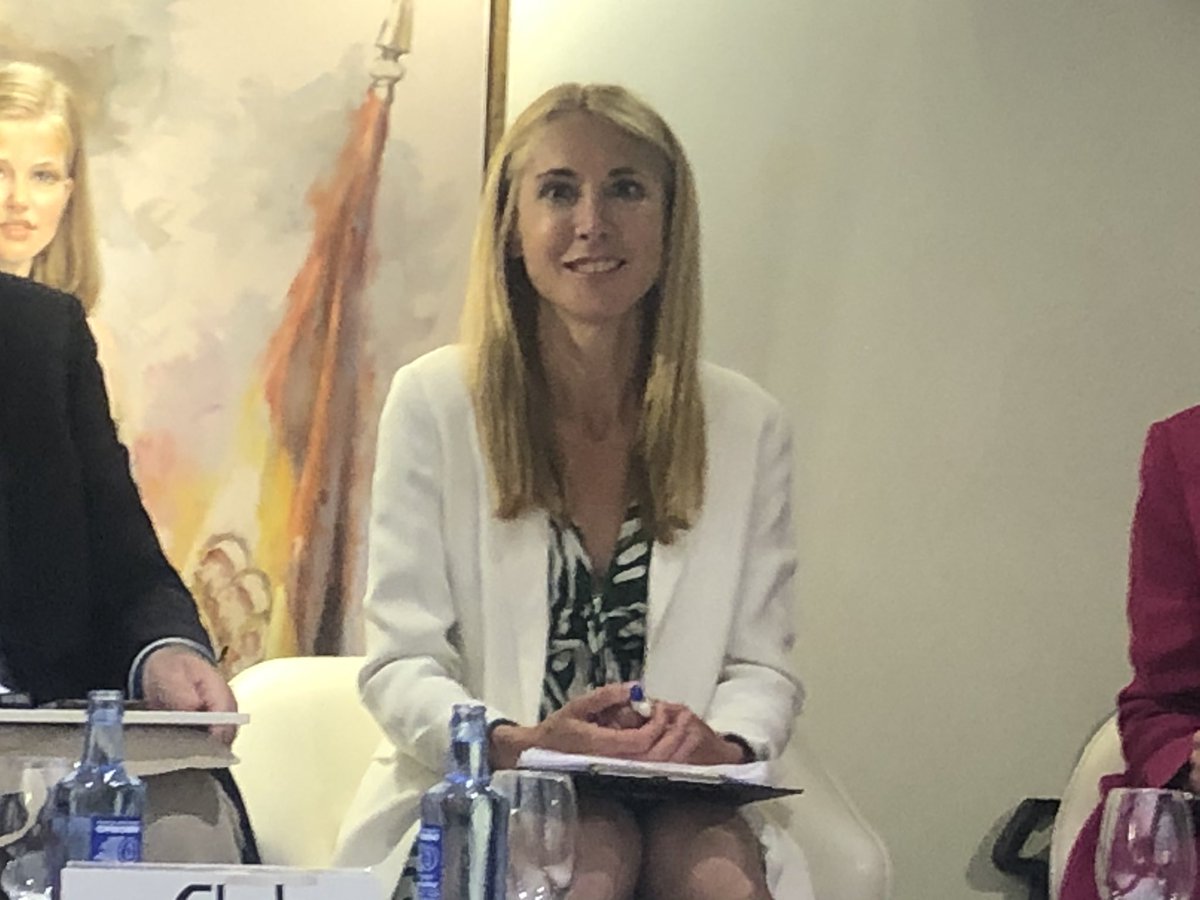 SilviaSaavedraI's tweet photo. Ayer en el @Club_Siglo_XXI defendimos el proyecto liberal de @begonavillacis 

1.👇🏻IBI al 0,4%
2. 🚫plusvalía mortis causa 
3. Urbanismo SXXI♻️conectores verdes
4.❌contención de los precios alquiler 
5. >Oferta vivienda 🏠 
6. Medidas conciliación para familias 🎒

#VivaLaVilla https://t.co/KD8IBzrn2w