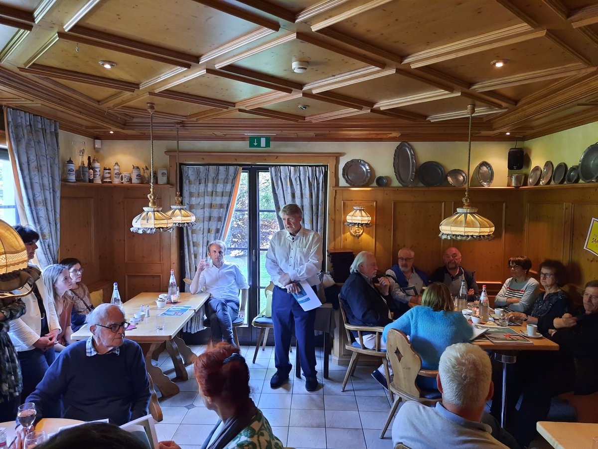 KmiotekC's tweet photo. Groussen Interessi, vill Froën a Problemer déi de Leit op den Neel brennen. Positiven Zousproch fir d'Iddien a Kandidat:innen vun der BiergerLëscht Koplëscht-Briddel gëscht um 2. Get Together
De Programm an déi engagéiert Kandidat:innen op https://t.co/mhxpMHnMcI #kopstal #bridel https://t.co/bOlJAXqWSK
